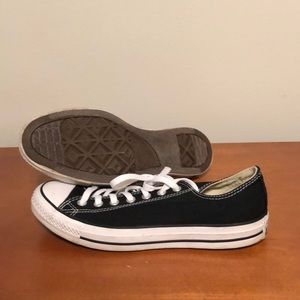 Black low top converse